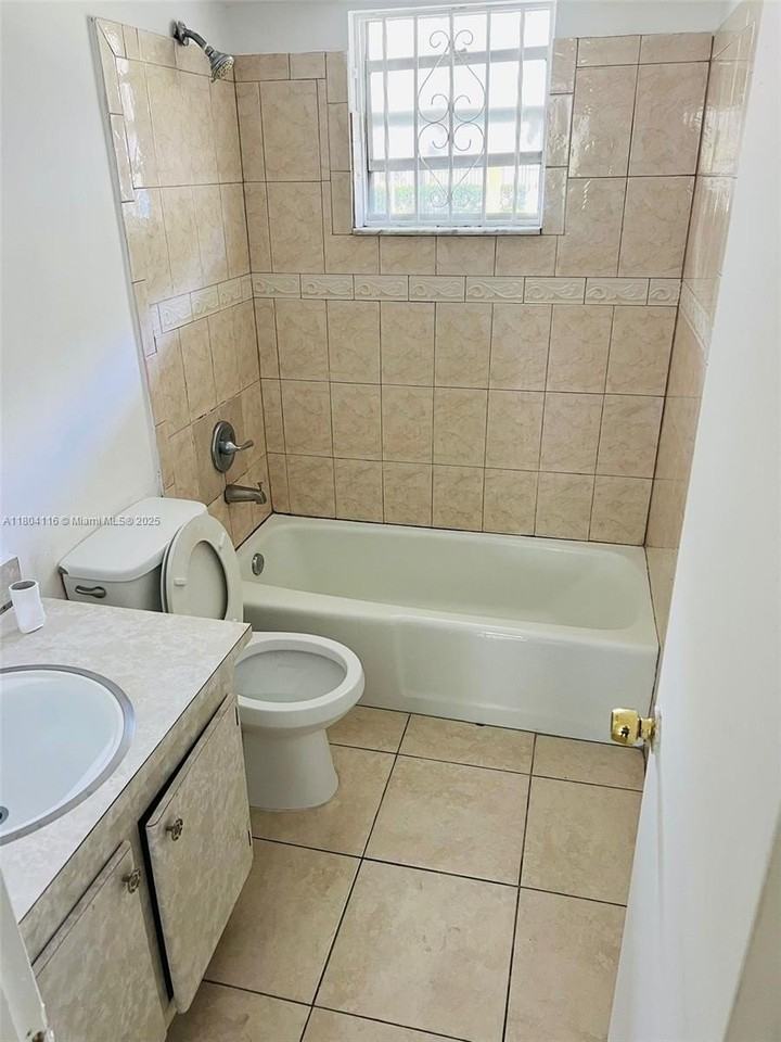 220 Sw 9th Ave #117 - Photo 6 of 14