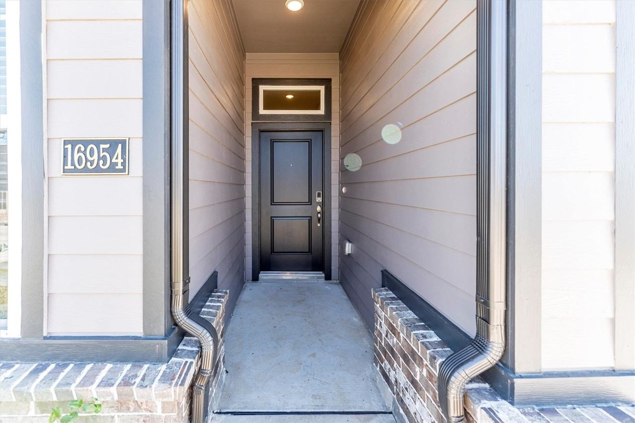 16914 Tulip Row Ln - Photo 7 of 48