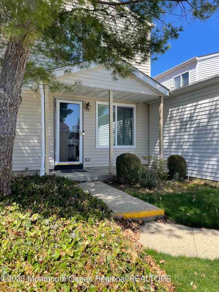 11 Inwood Ter - Photo 2 of 25