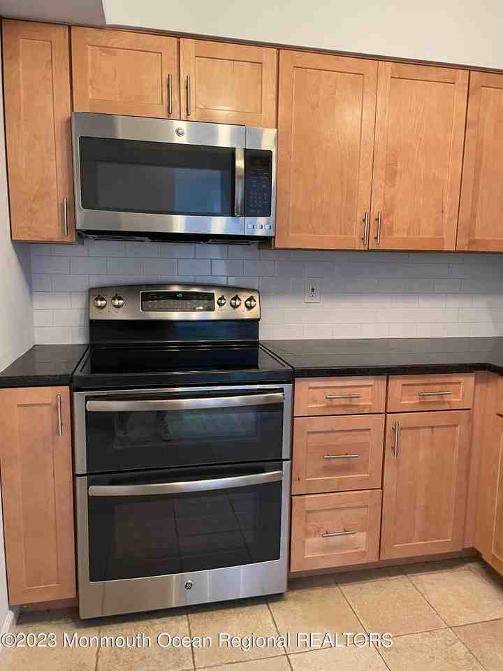 11 Inwood Ter - Photo 4 of 25