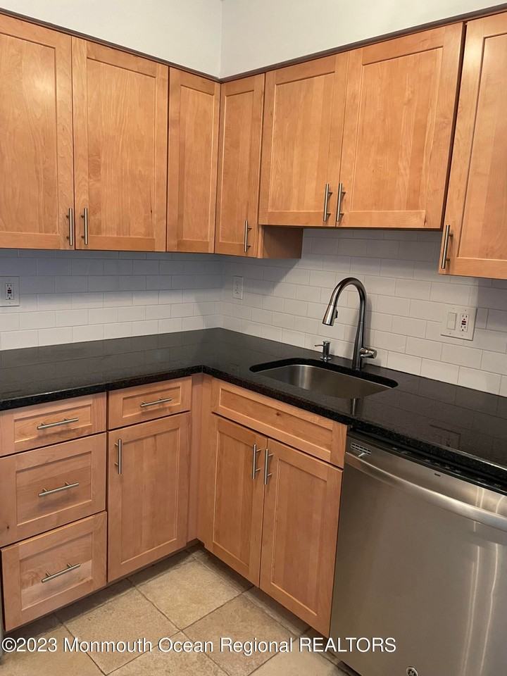 11 Inwood Ter - Photo 5 of 25