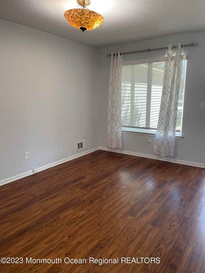 11 Inwood Ter - Photo 7 of 25