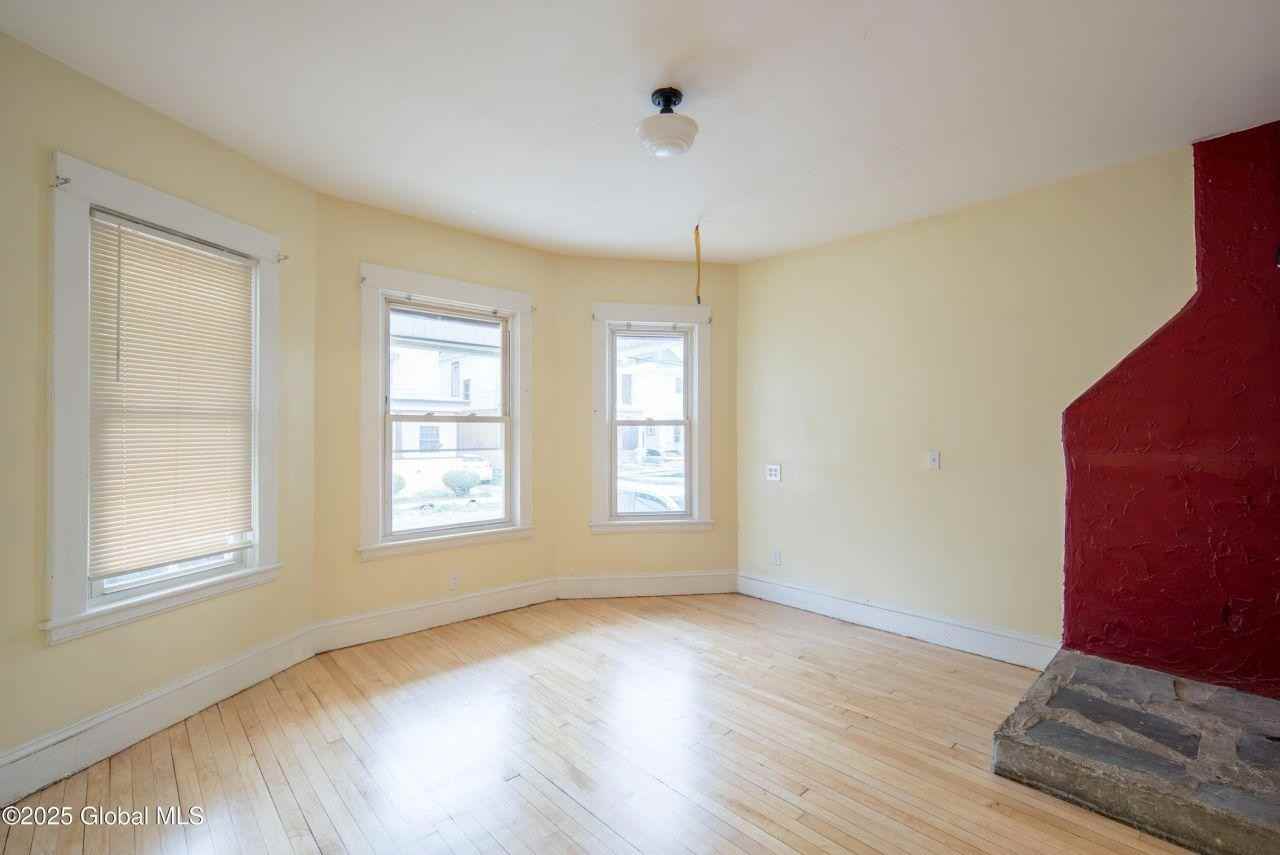 22 Swan St - Photo 3 of 29