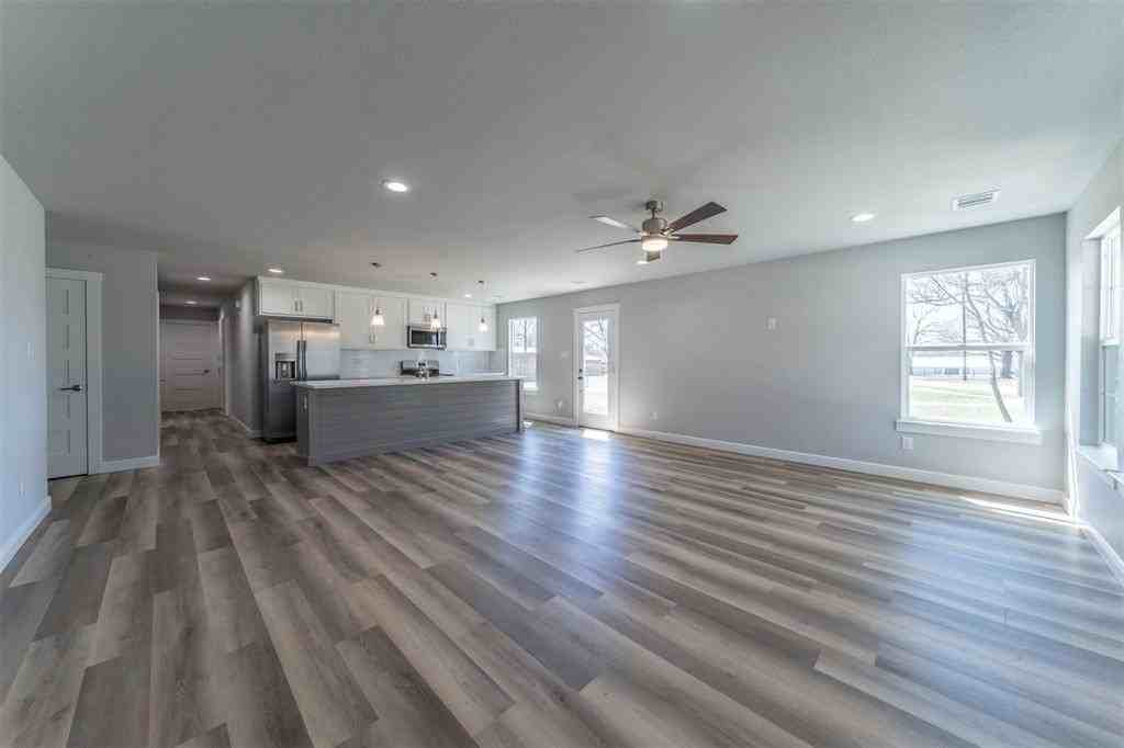 220 Patrick St - Photo 2 of 12