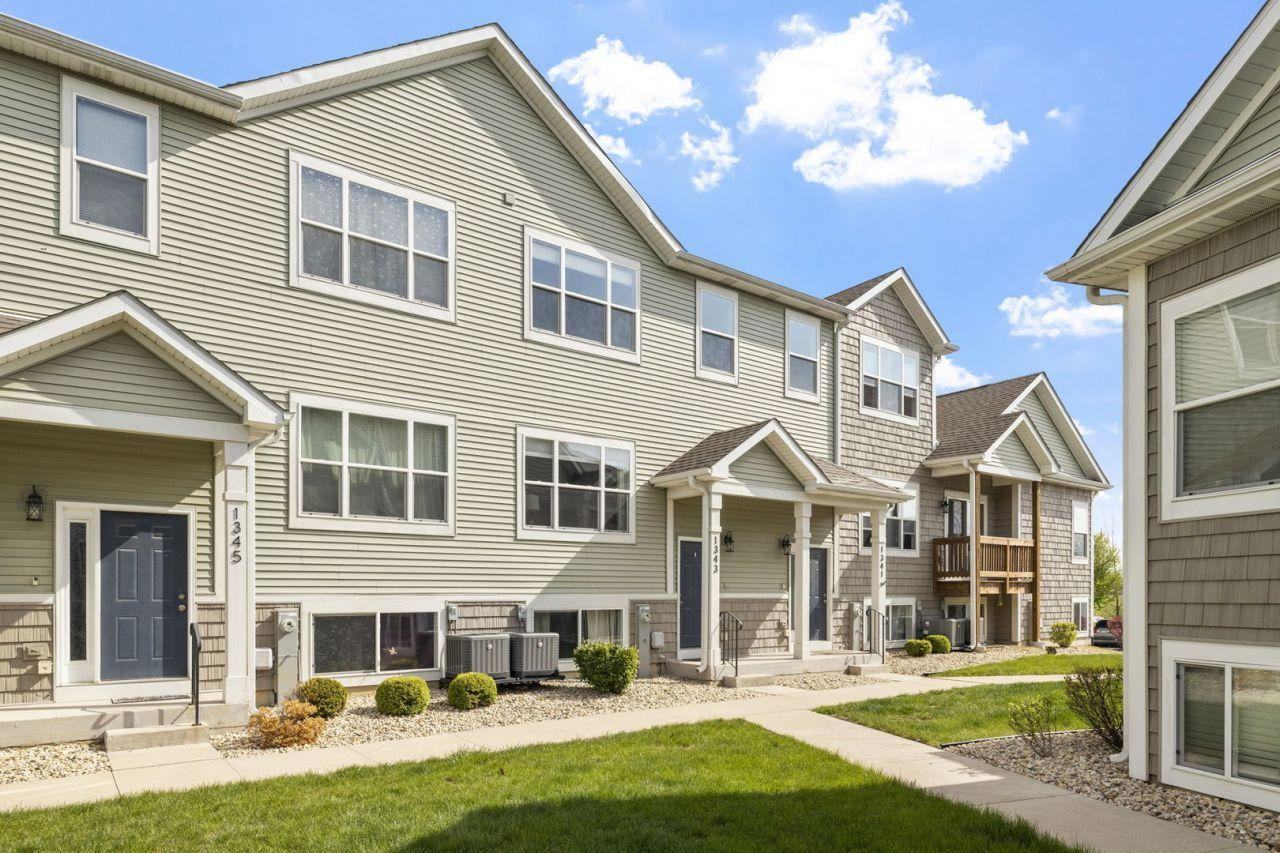 1343 Carolyn Court - Photo 3 of 24