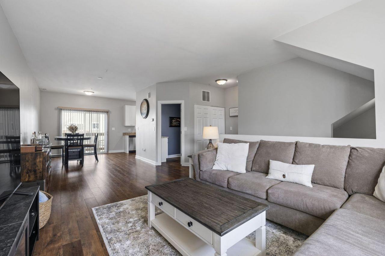 1343 Carolyn Court - Photo 6 of 24