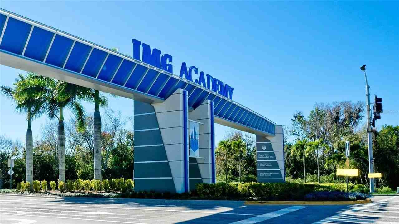 5465 46th Ct W - Photo 2 of 50