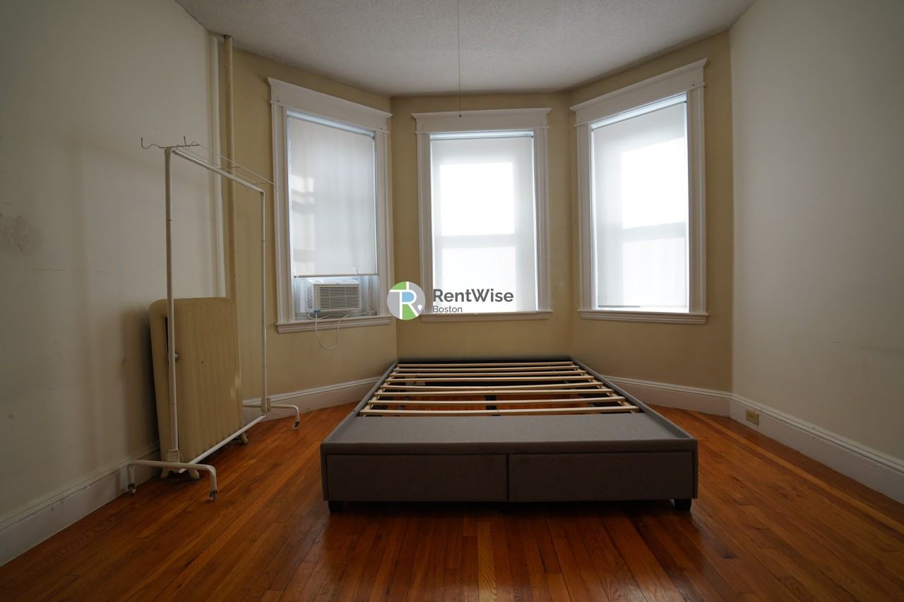 221 Kelton St #11 - Photo 5 of 12