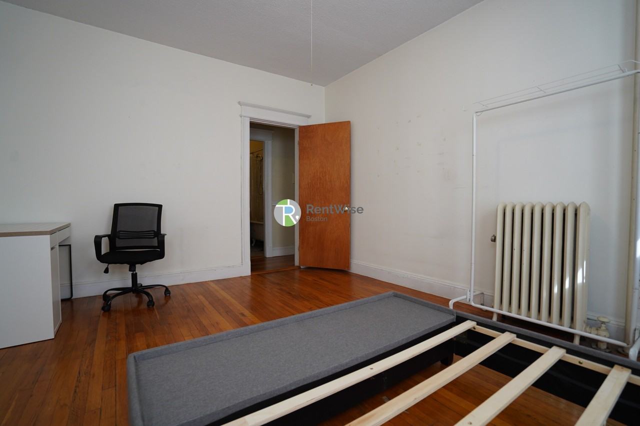 221 Kelton St #11 - Photo 6 of 12