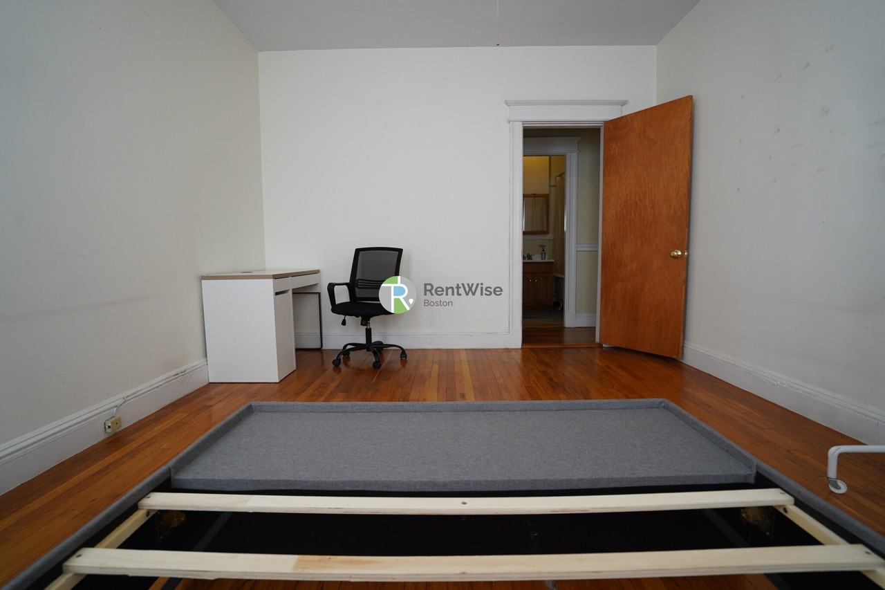 221 Kelton St #11 - Photo 7 of 12