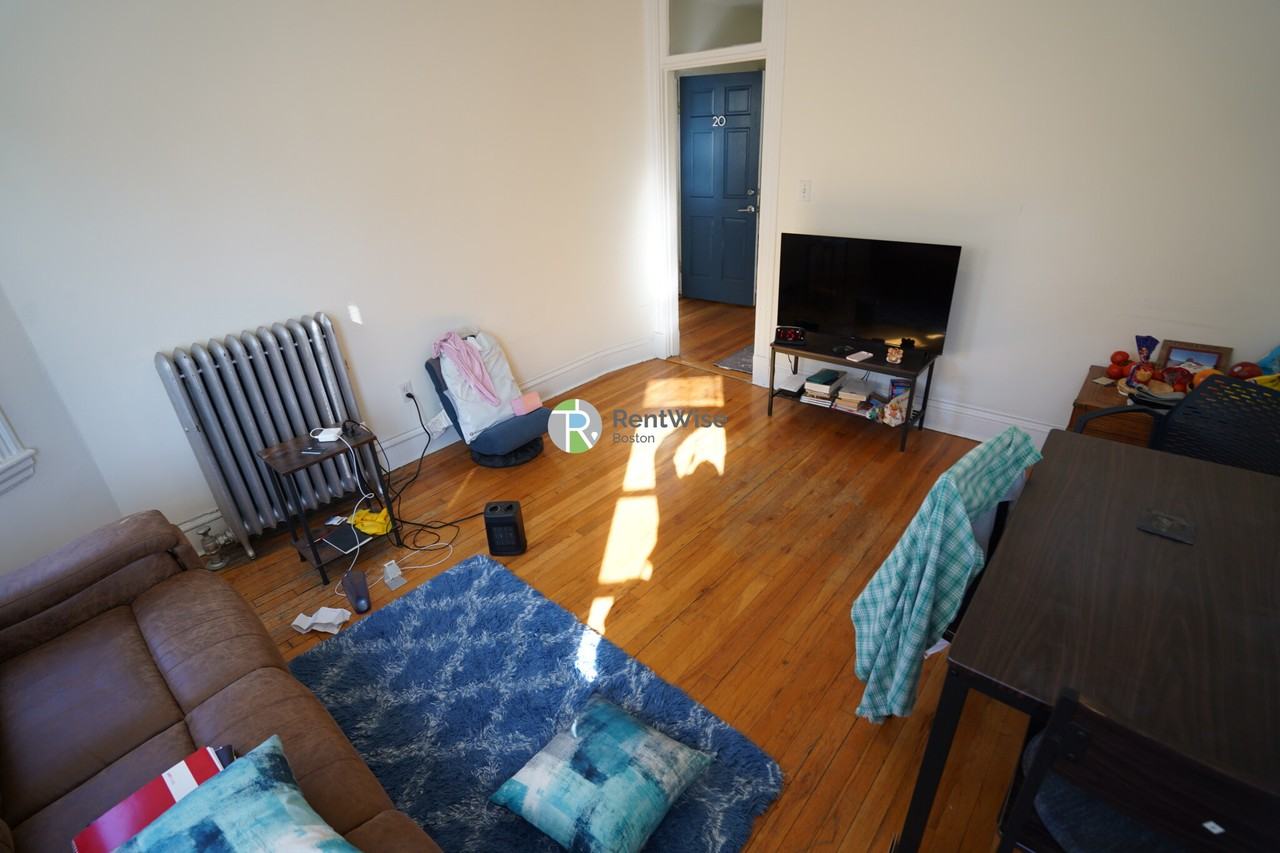 110 Warren St #20 - Photo 3 of 18