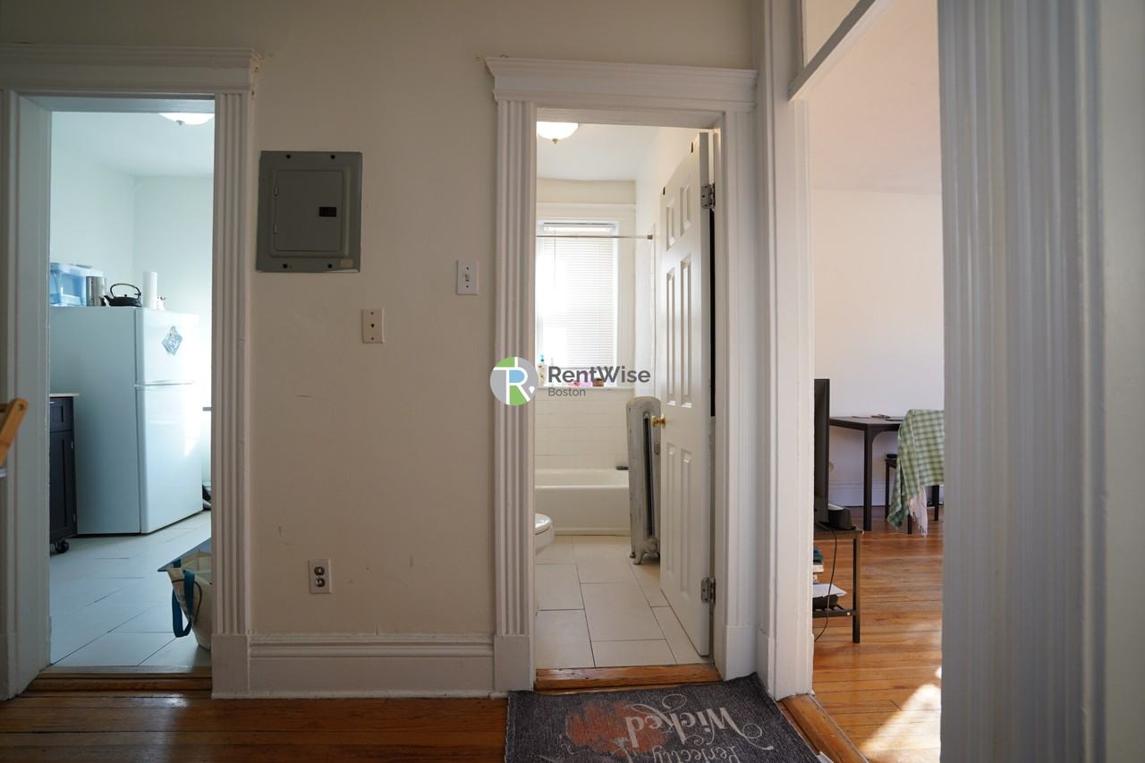 110 Warren St #20 - Photo 5 of 18