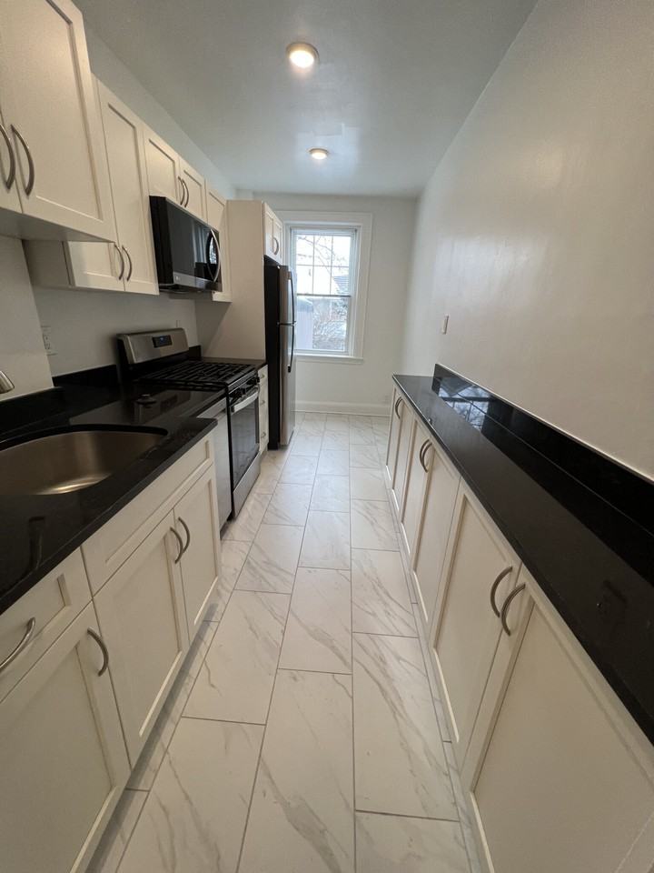 100 Kilsyth Rd #2 - Photo 5 of 19