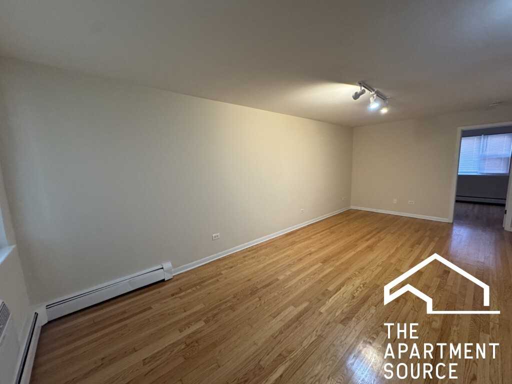 4056 N California Ave #2C - Photo 2 of 9