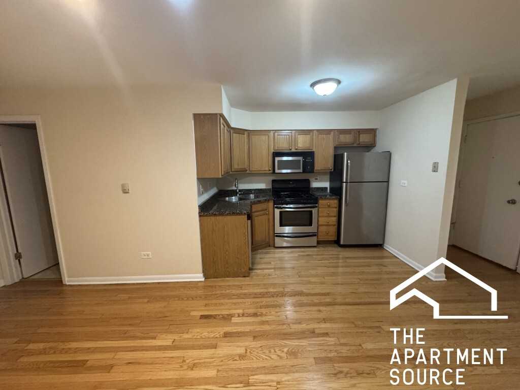 4056 N California Ave #2C - Photo 4 of 9