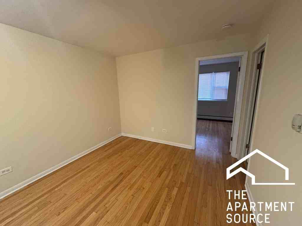 4056 N California Ave #2C - Photo 5 of 9