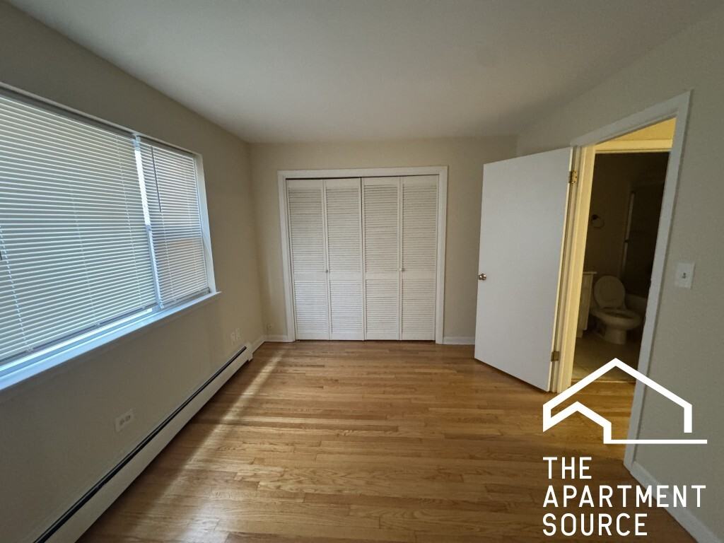 4056 N California Ave #2C - Photo 7 of 9