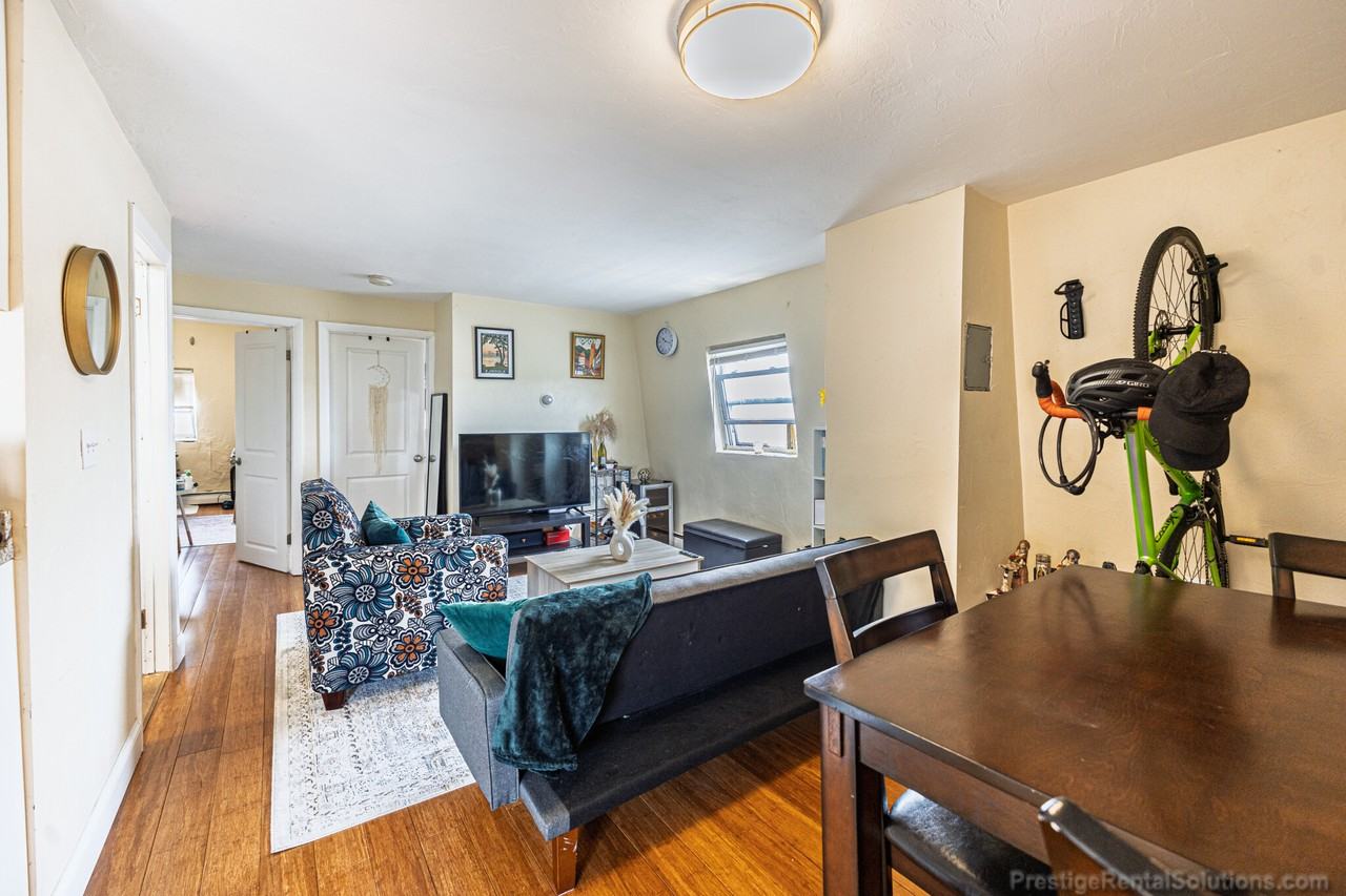 233 London St #3 - Photo 5 of 28