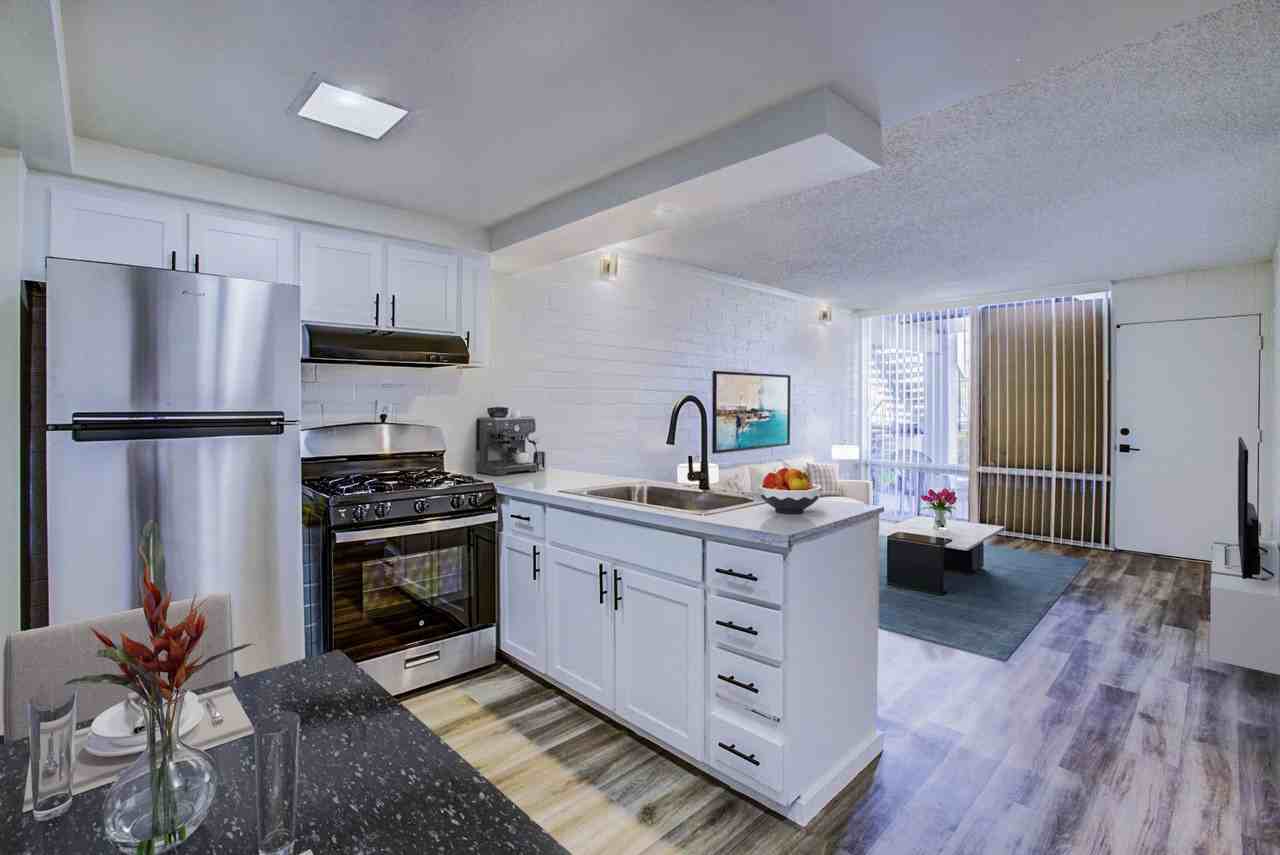 South Edge Apartments - Photo 6 of 39