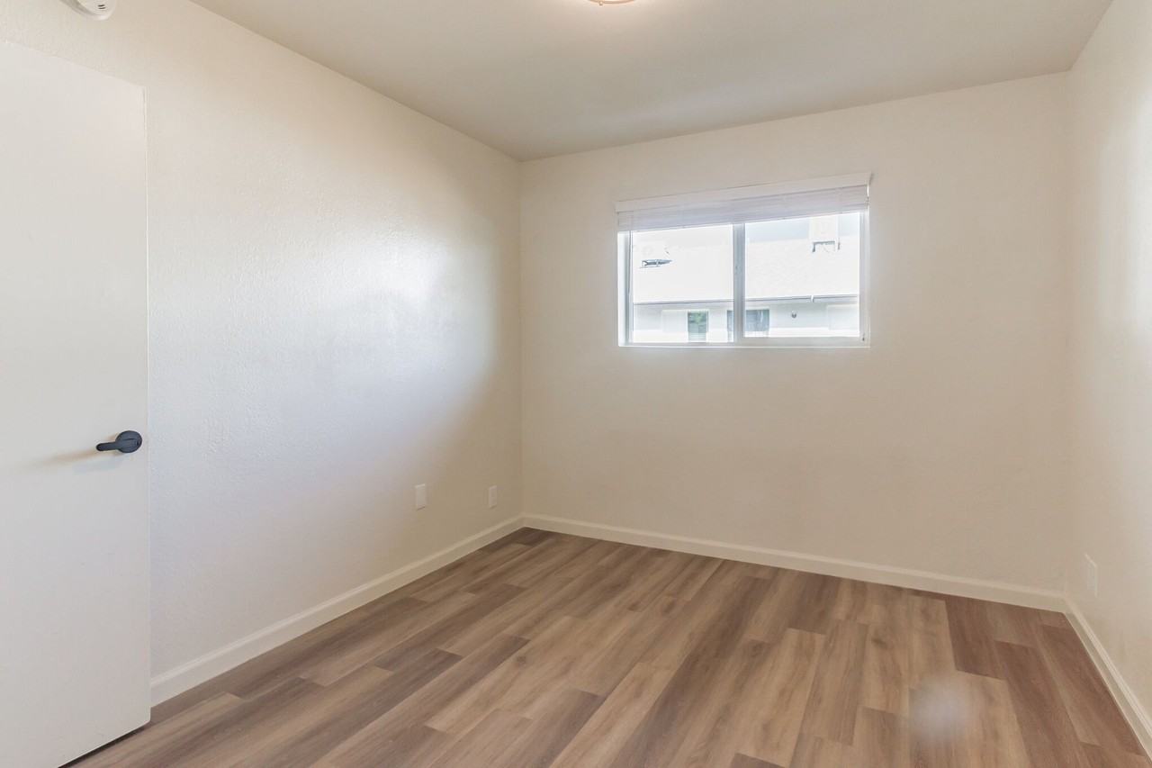 West Edge Thunderbird - Photo 5 of 15