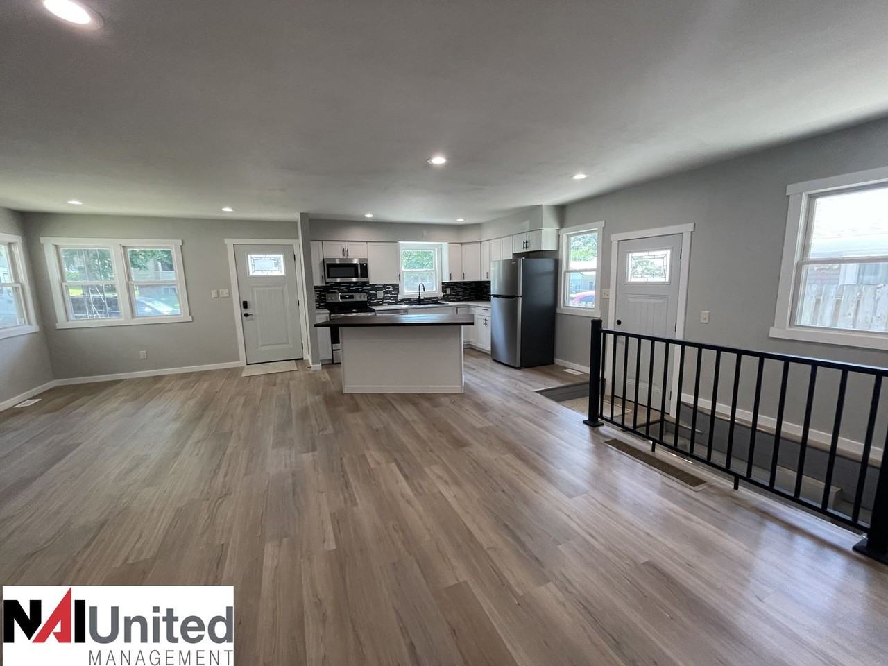 2811 S Lemon St - Photo 4 of 11