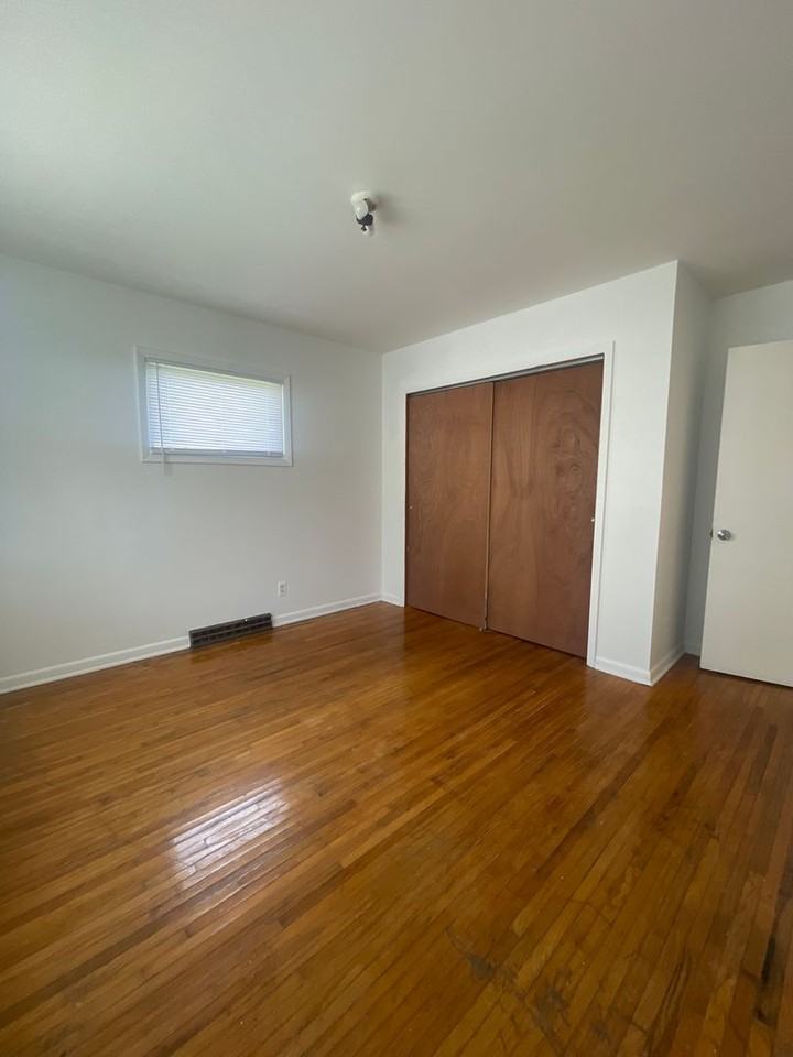 137 Western Ave - Photo 4 of 6