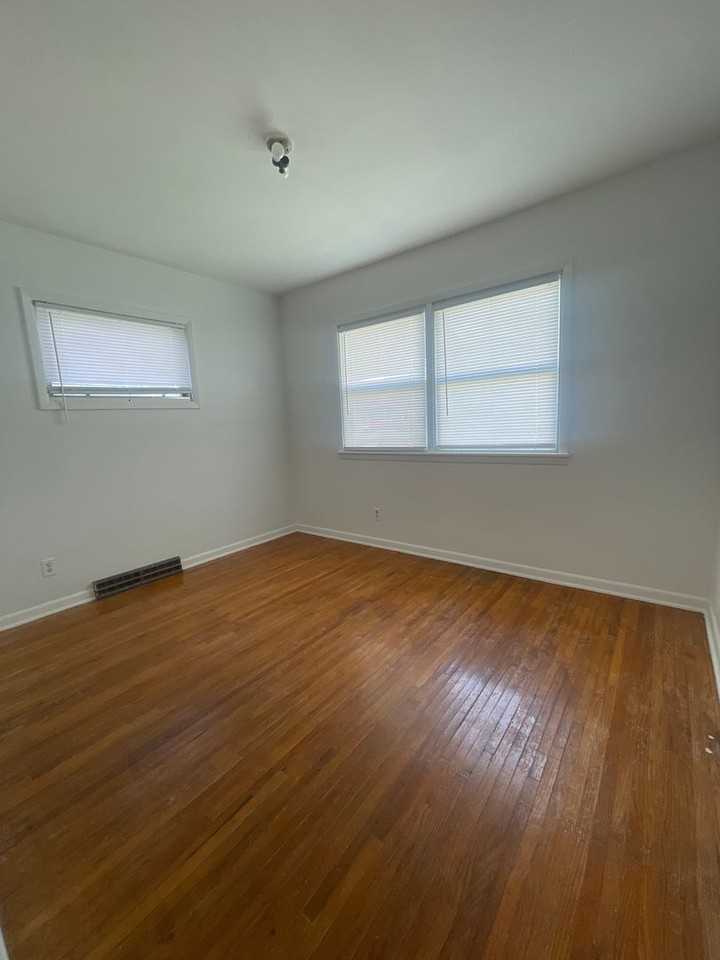 137 Western Ave - Photo 5 of 6