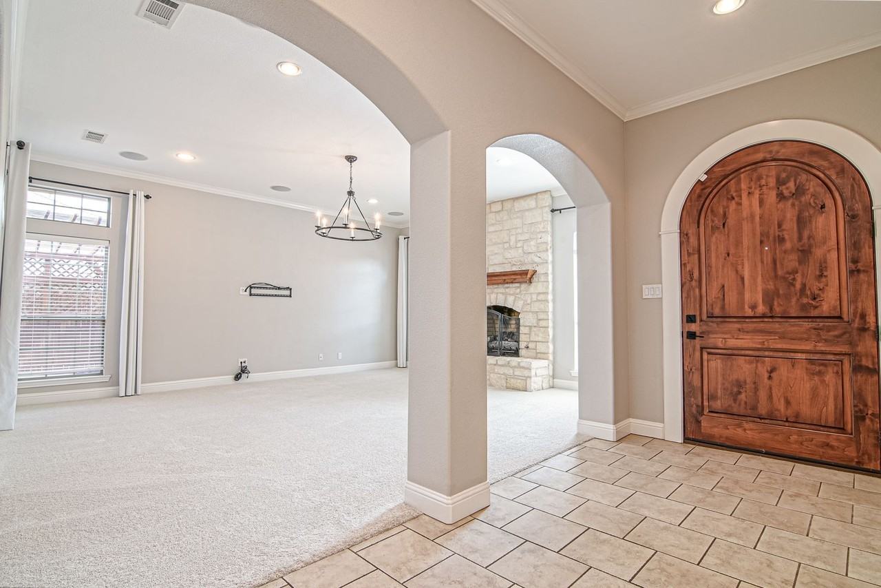 5508 La Jolla Cv - Photo 2 of 39