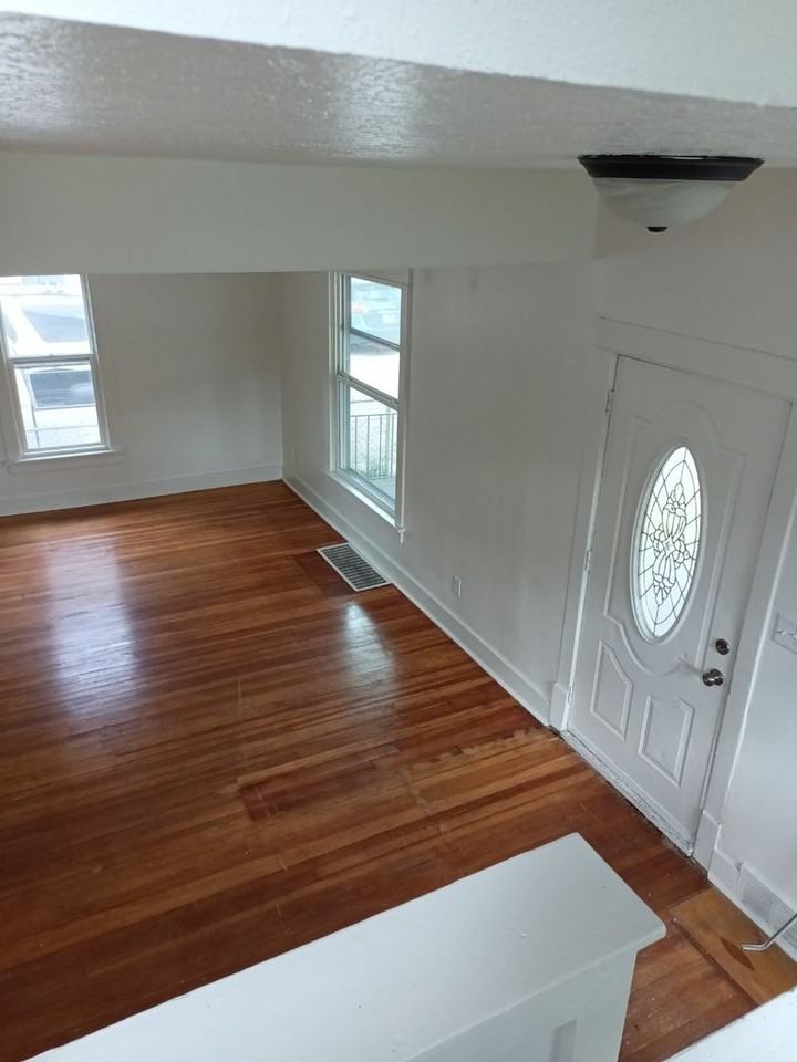 832 17th St - Photo 2 of 37