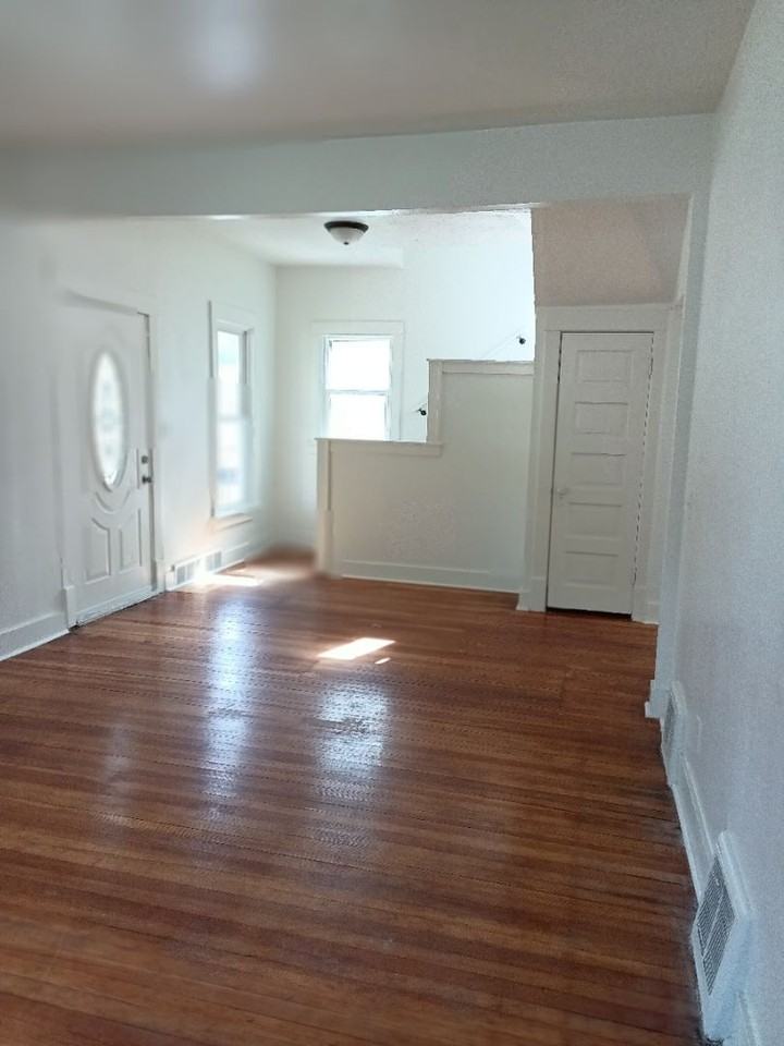 832 17th St - Photo 3 of 37