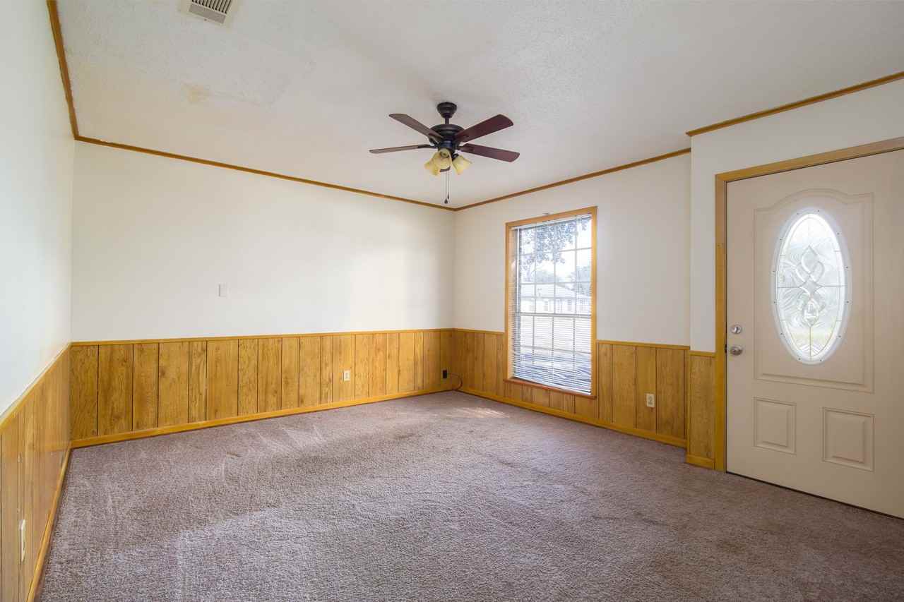 6000 Larkspur Dr - Photo 2 of 11