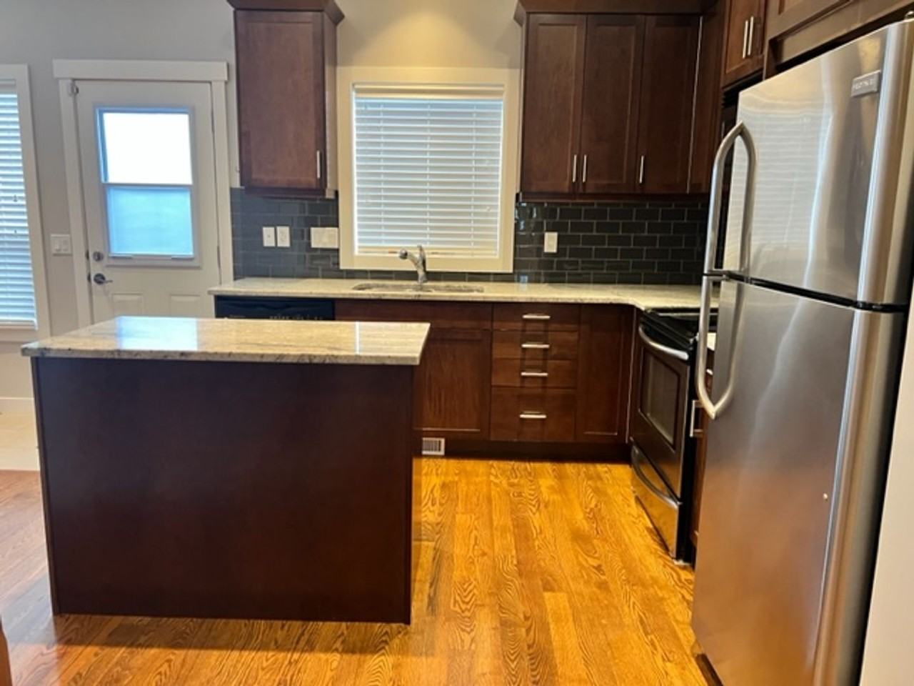 1933 2, 1933 26 Street SW - Photo 2 of 37