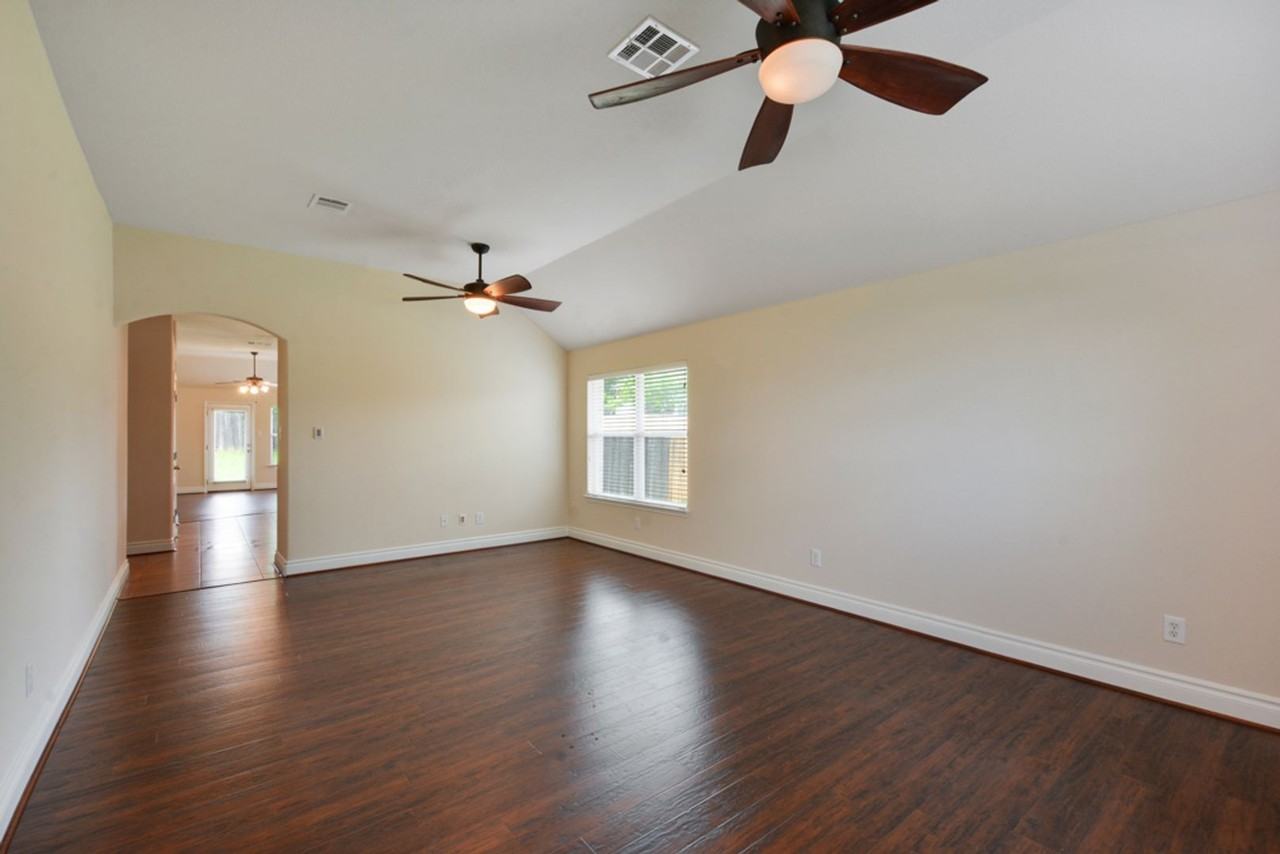 291 Cold Spg - Photo 2 of 25