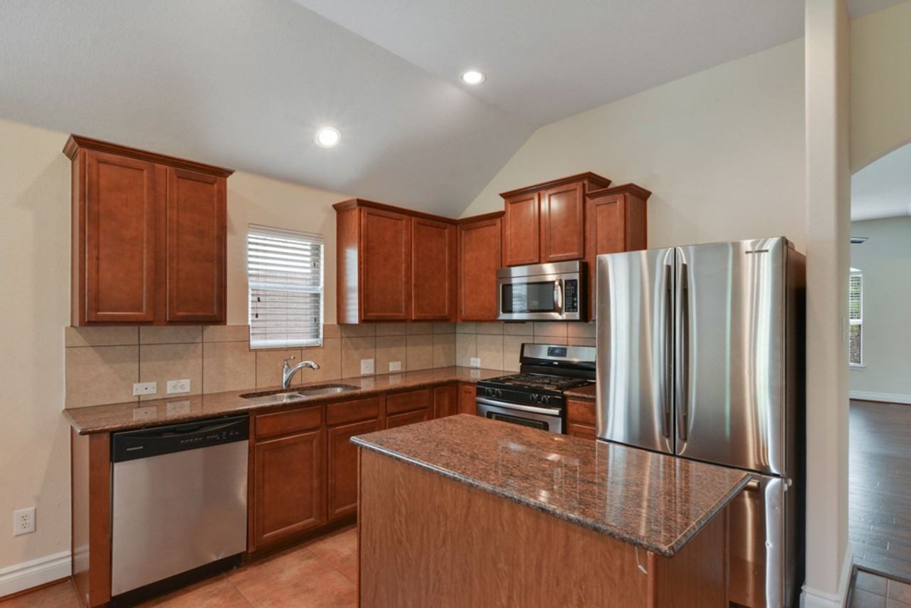 291 Cold Spg - Photo 5 of 25