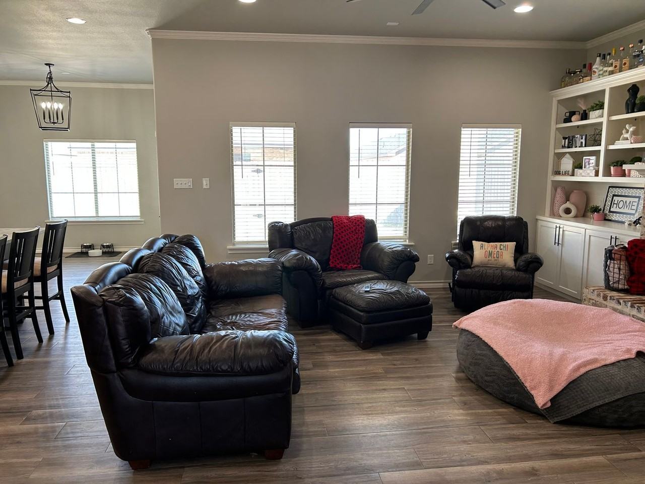 1104 N Granby Ave - Photo 4 of 22