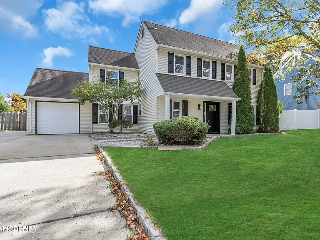 1 Maplewood Ct - Photo 2 of 30