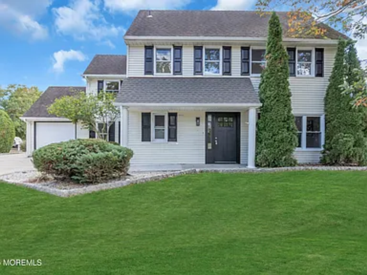 1 Maplewood Ct - Photo 3 of 30