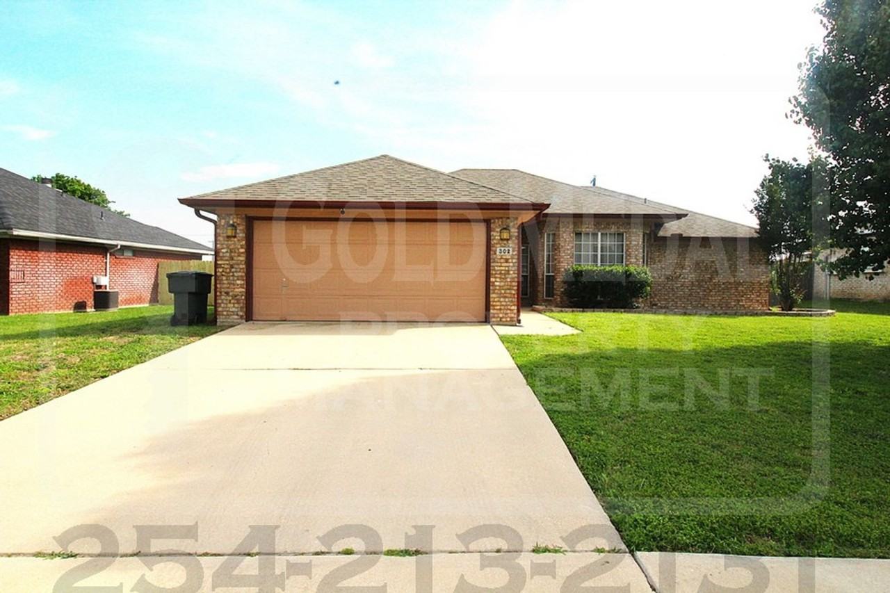 302 James Loop - Photo 2 of 30