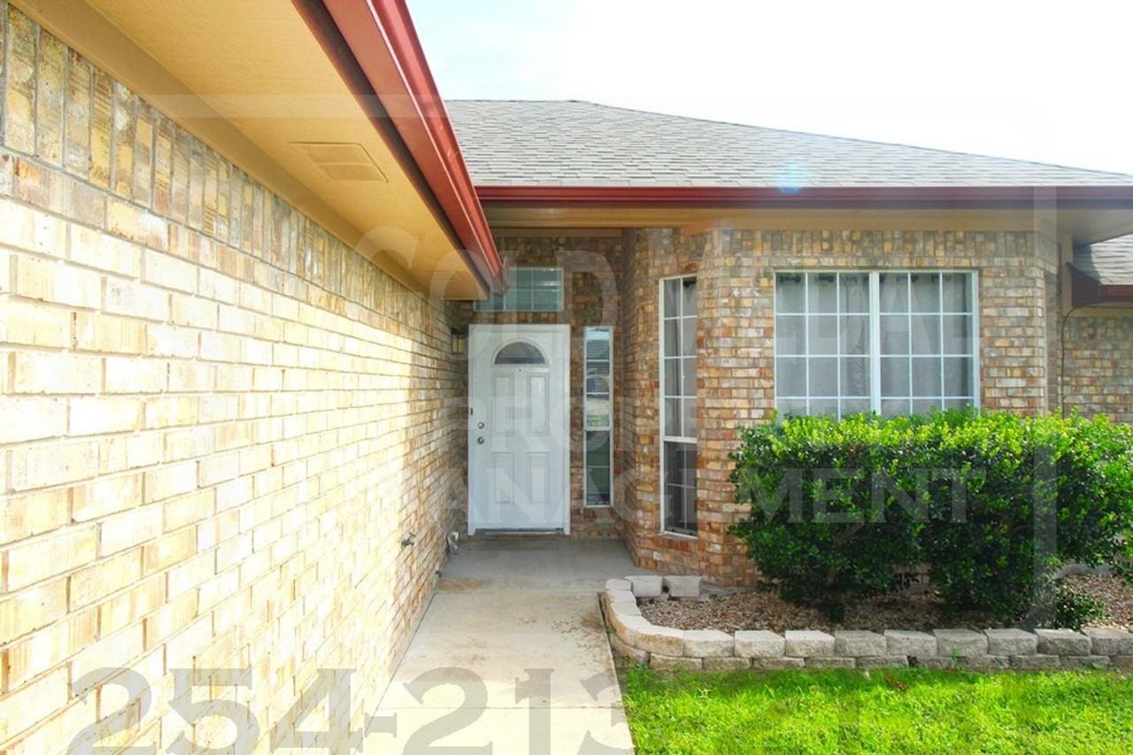 302 James Loop - Photo 3 of 30
