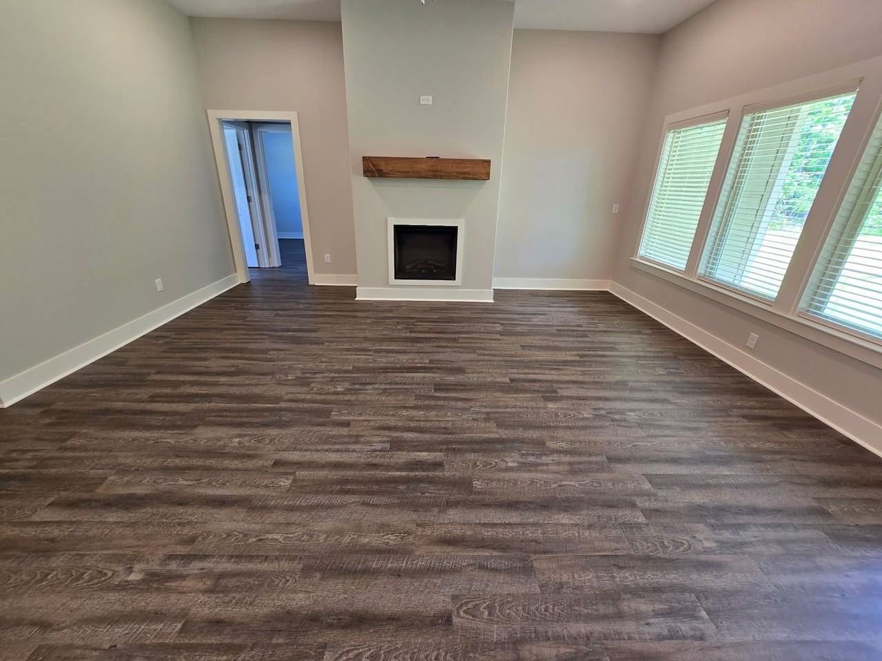 5009 Springwood Cir - Photo 3 of 17