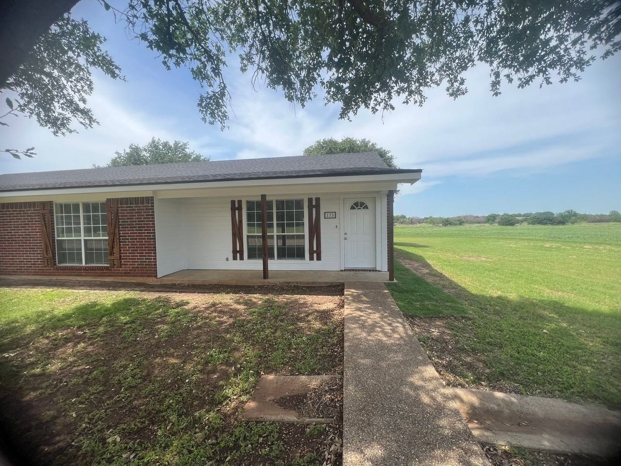 175 Katy St - Photo 2 of 12