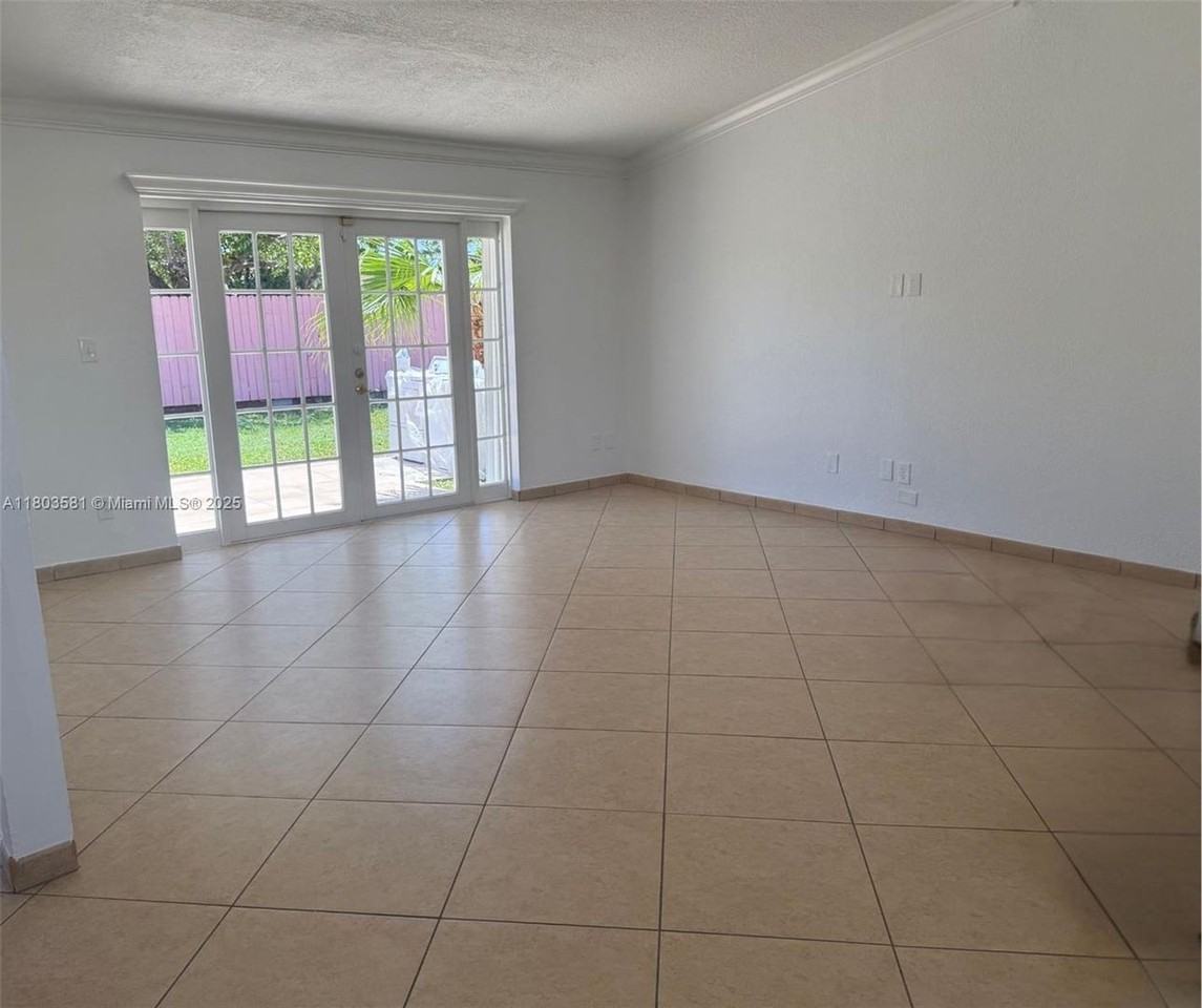 17035 Sw 107th Ct - Photo 2 of 10