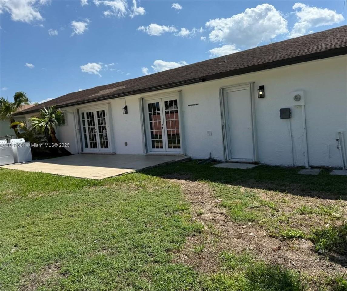 17035 Sw 107th Ct - Photo 3 of 10