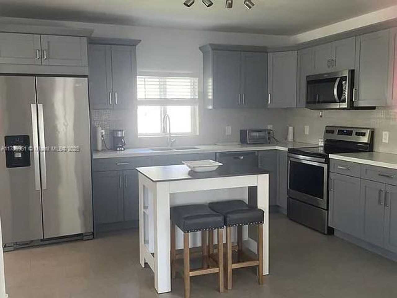 5901 Sw 62nd Ter - Photo 2 of 12