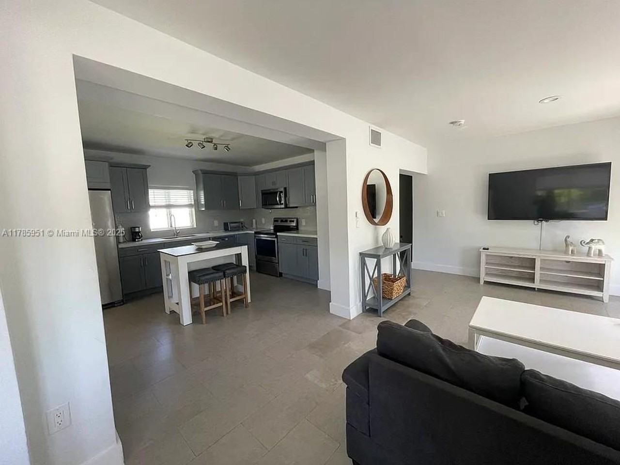 5901 Sw 62nd Ter - Photo 3 of 12