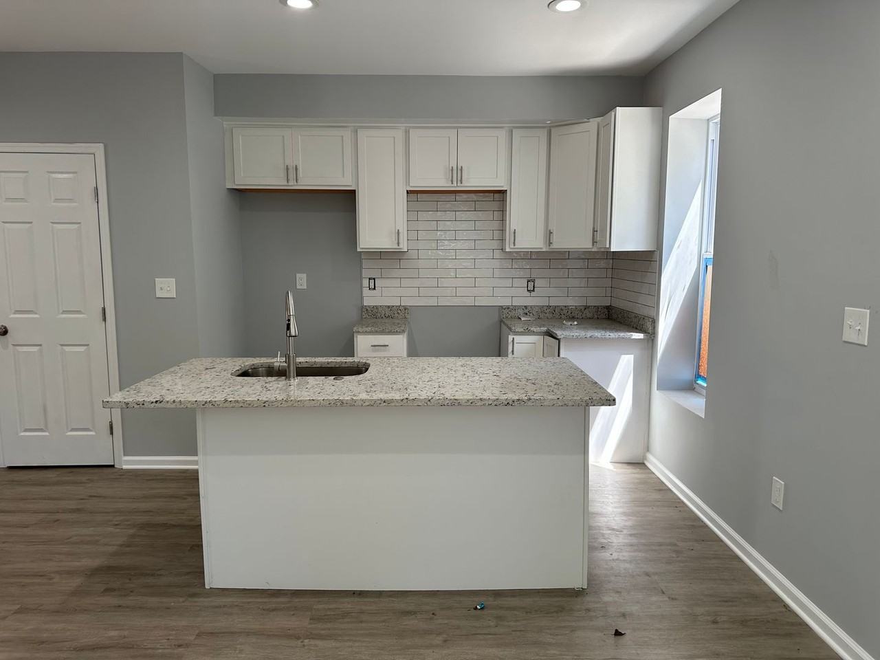 4021 W Franklin St - Photo 2 of 9