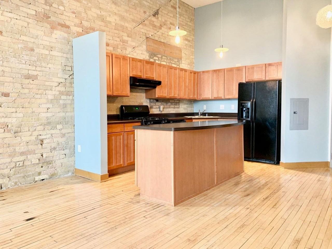 1017 S 2nd St - Photo 3 of 20