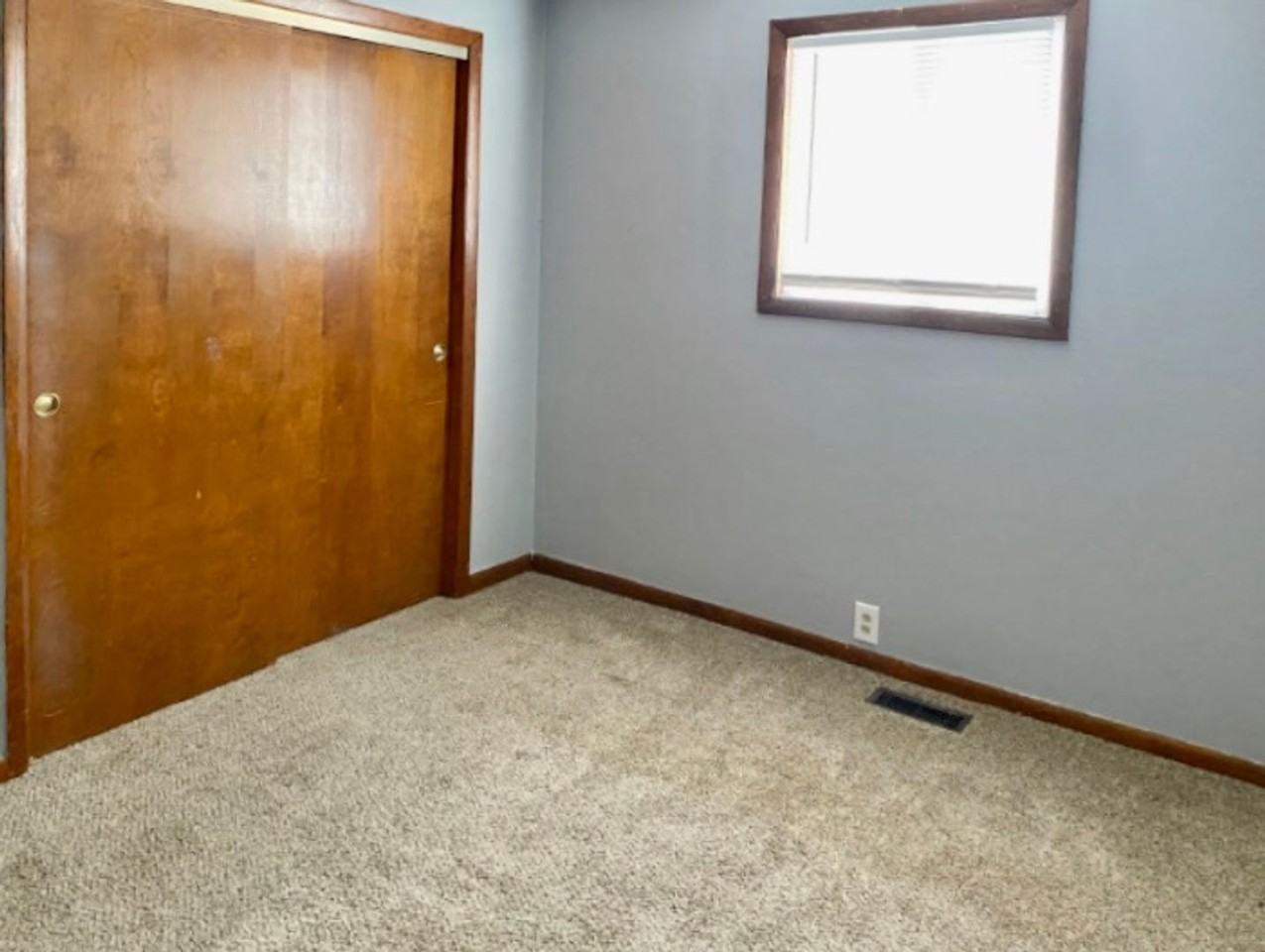 709 N 12th St - Photo 3 of 5