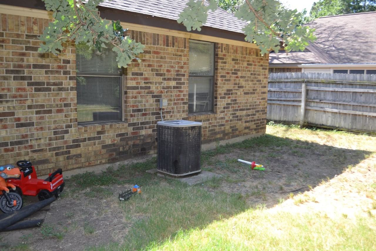 301 Joshua St - Photo 4 of 7
