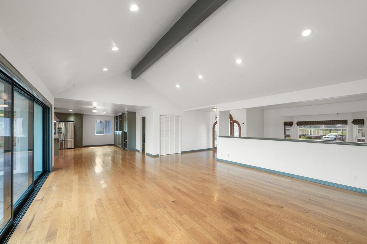 945 S Ridgemark Dr - Photo 5 of 25